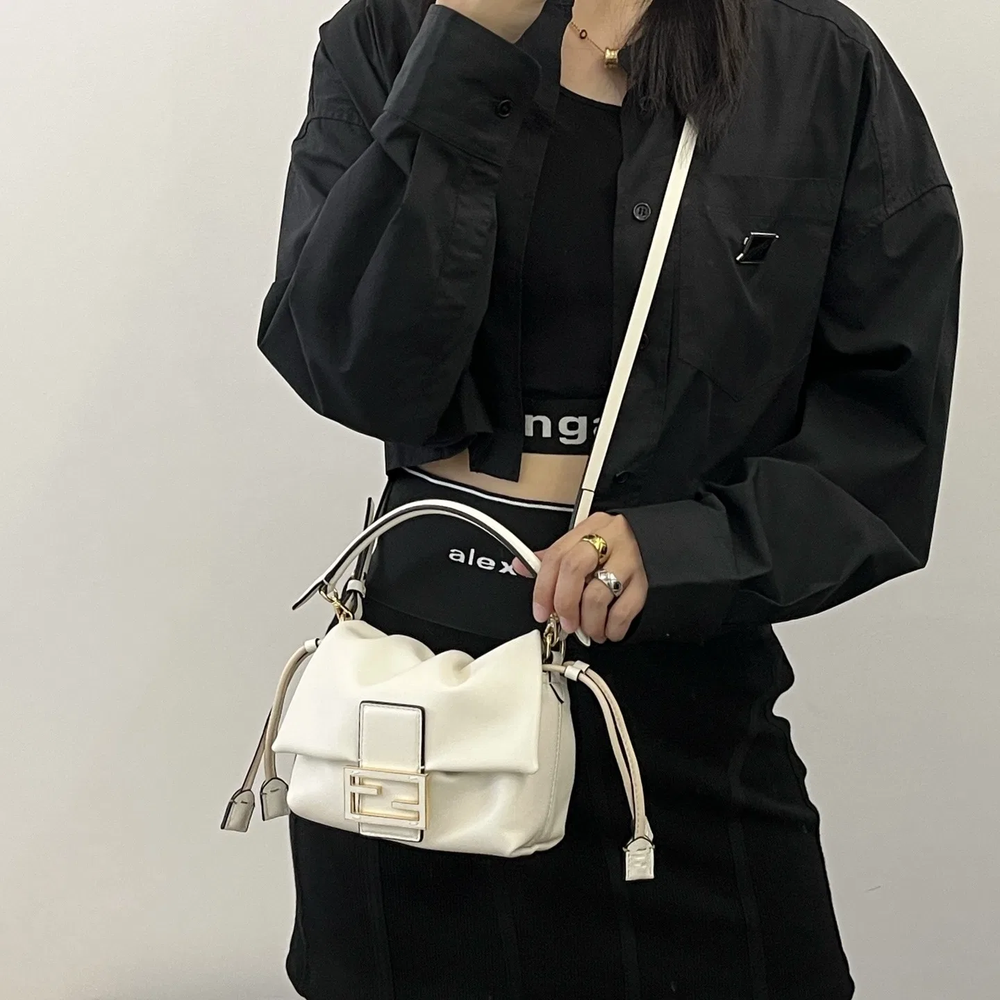 FEN 27FW CMBSDWE 017 숄더백 24