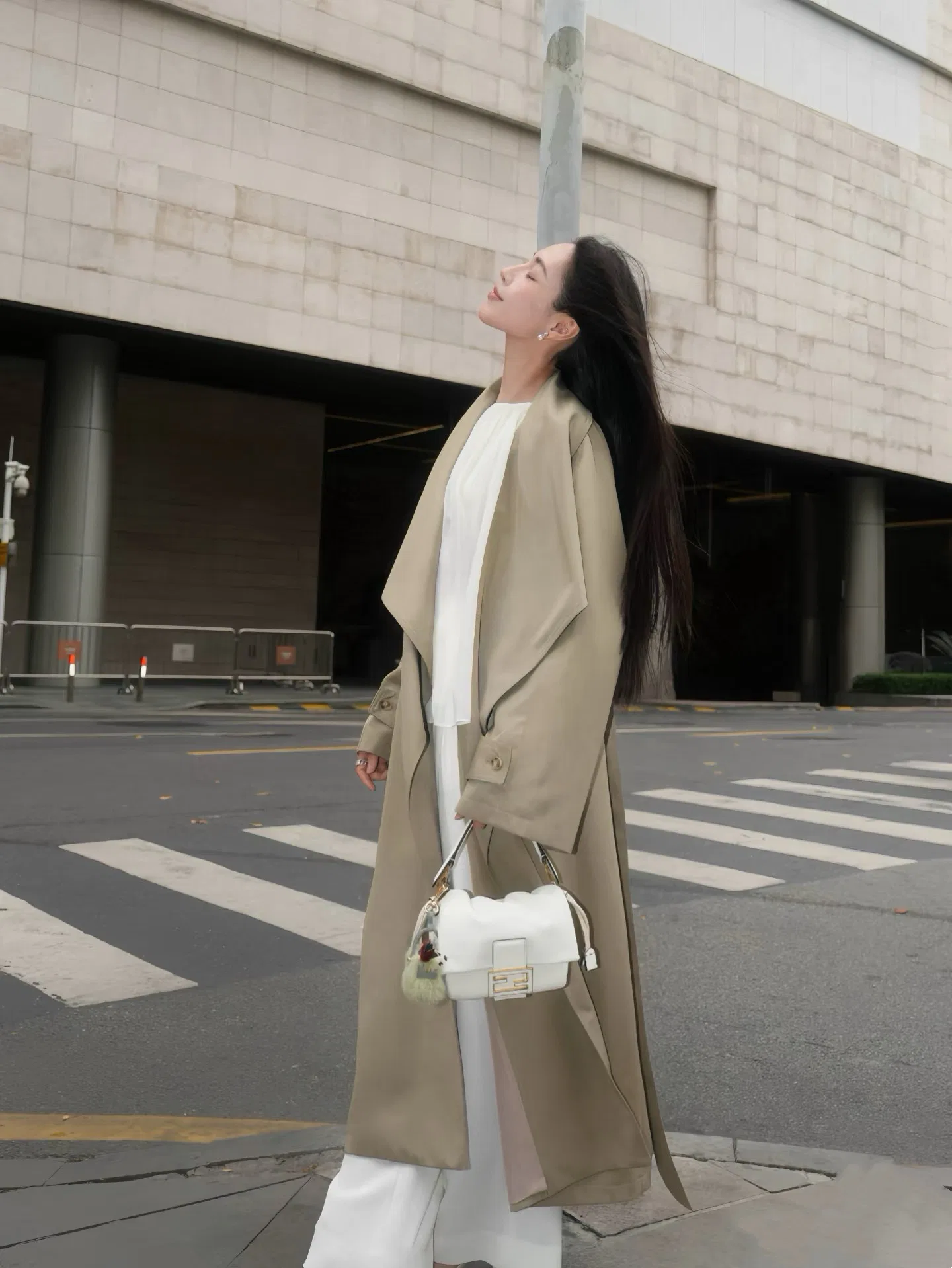 FEN 27FW CMBSDWE 017 숄더백 28