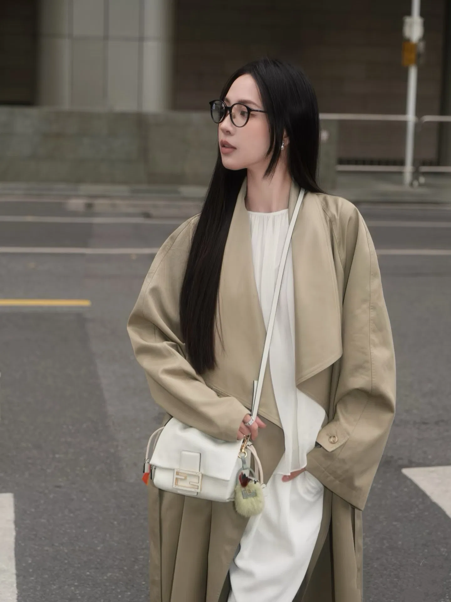 FEN 27FW CMBSDWE 017 숄더백 29