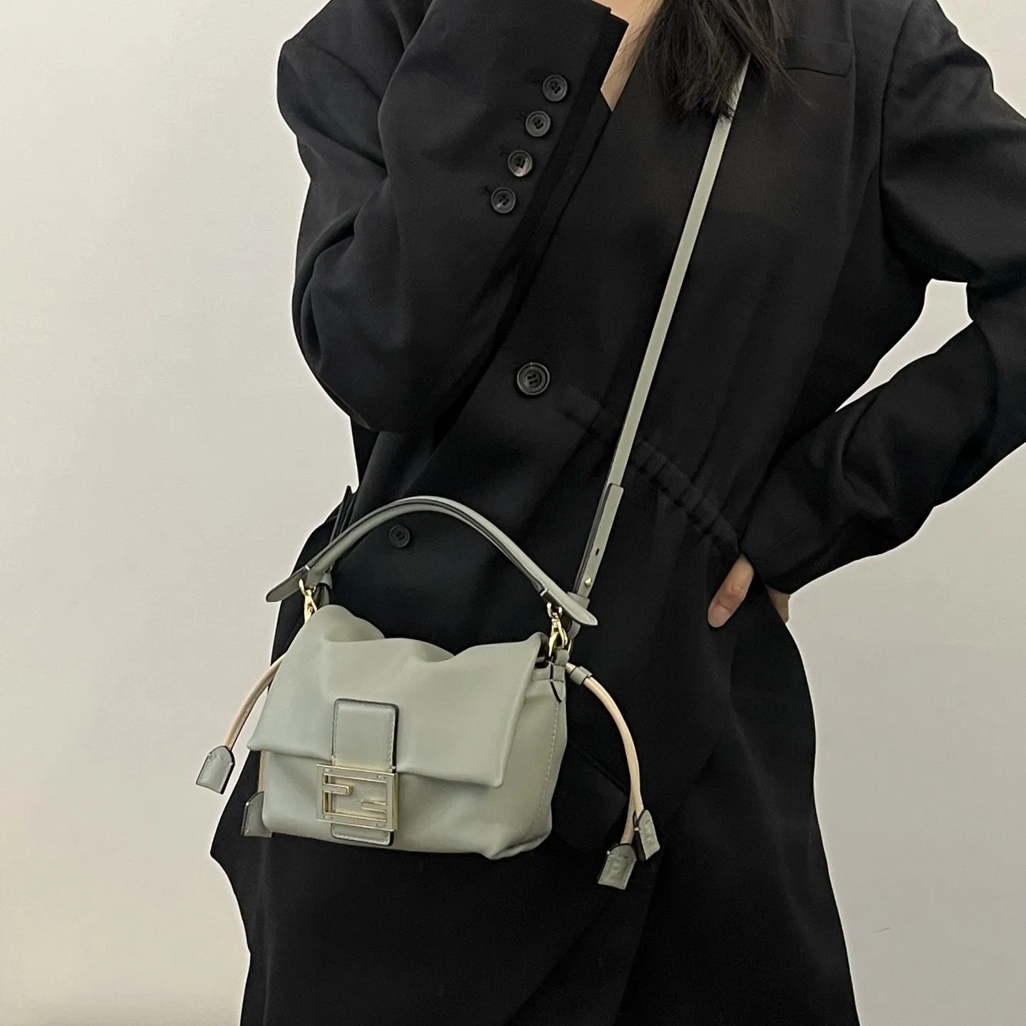 FEN 27FW CMBSDWE 017 숄더백 39