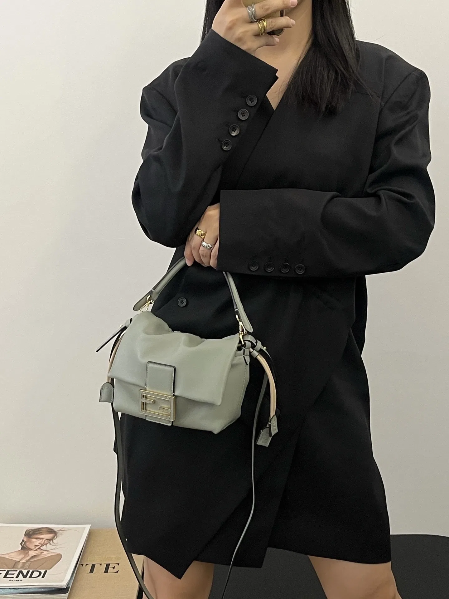 FEN 27FW CMBSDWE 017 숄더백 42