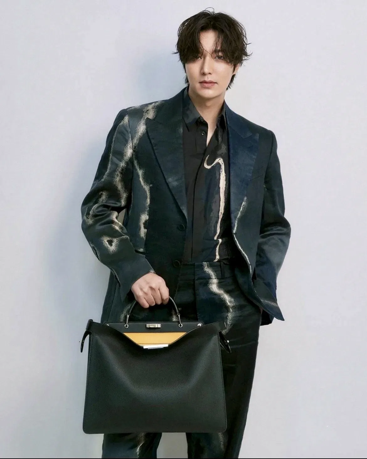 FEN 27FW CMBSDWE 022 토트백 26