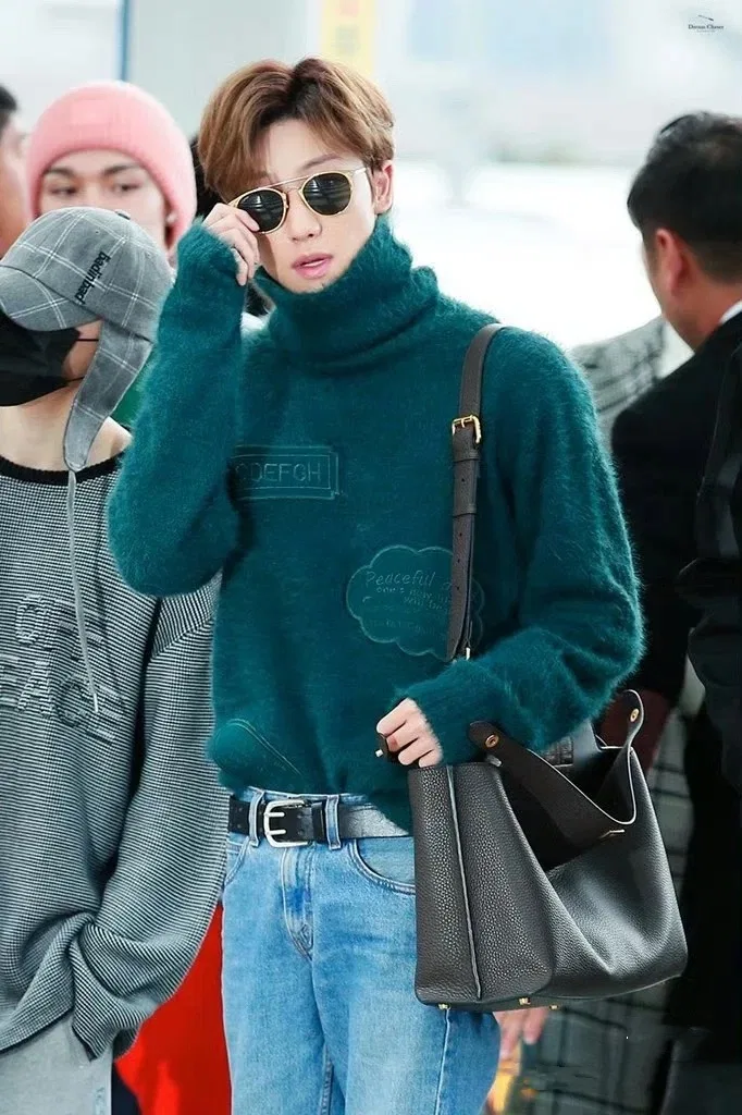 FEN 27FW CMBSDWE 023 토트백 10