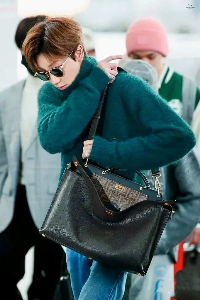 FEN 27FW CMBSDWE 023 토트백 12