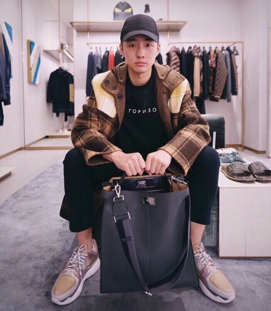 FEN 27FW CMBSDWE 026 토트백 12