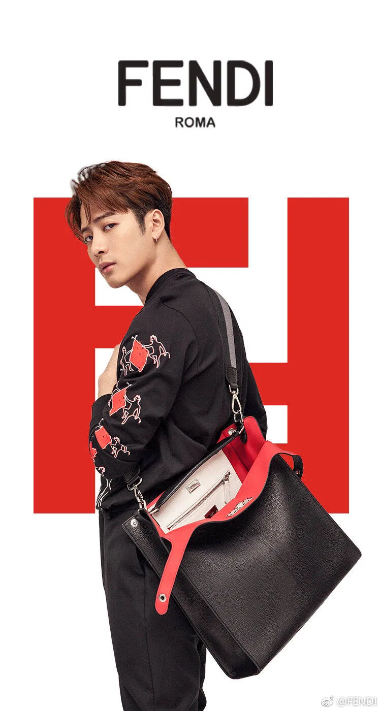 FEN 27FW CMBSDWE 026 토트백 23