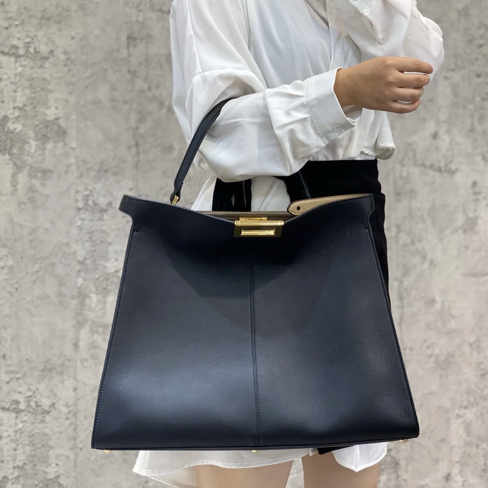 FEN 27FW CMBSDWE 028 토트백 35