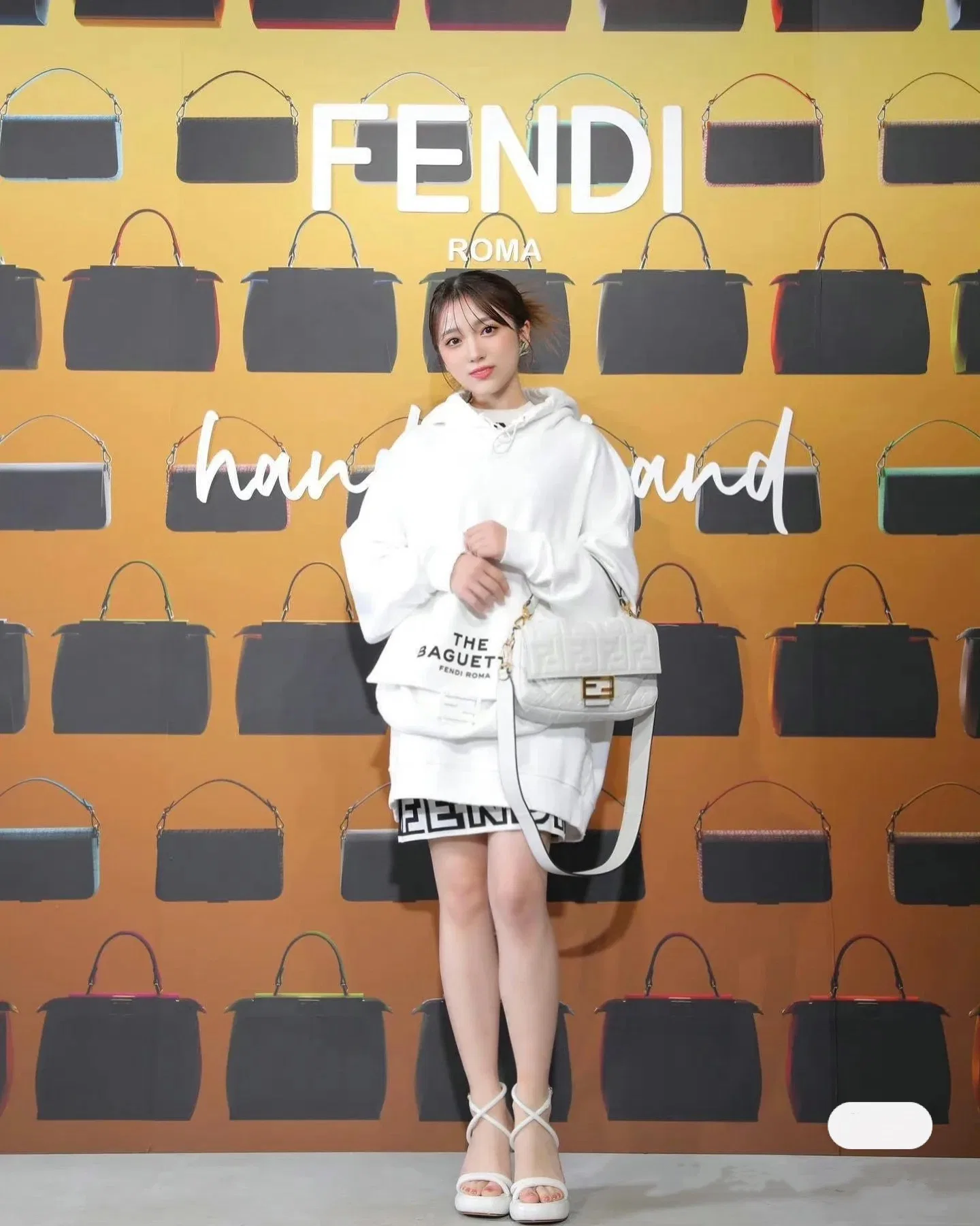 FEN 27FW CMBSDWE 033 미니백 10