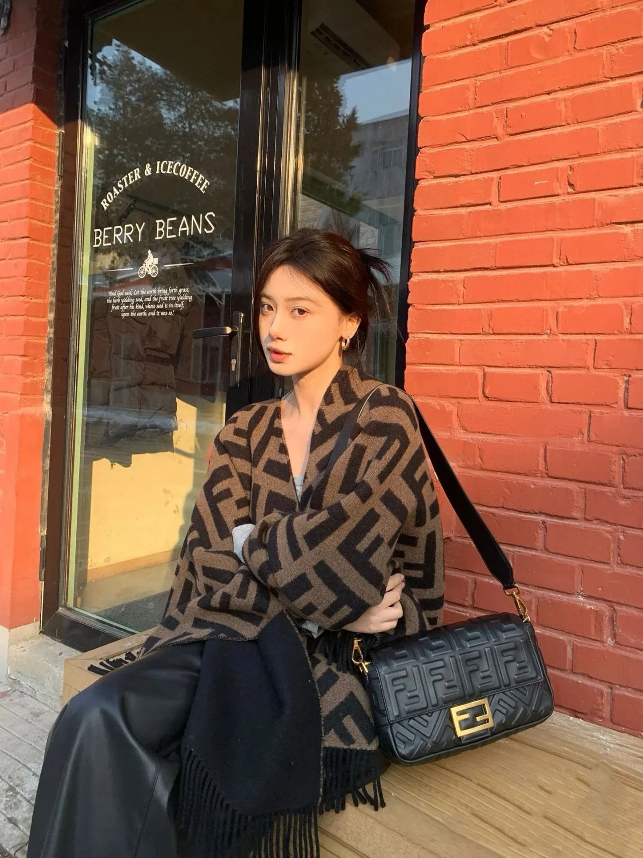 FEN 27FW CMBSDWE 033 미니백 24