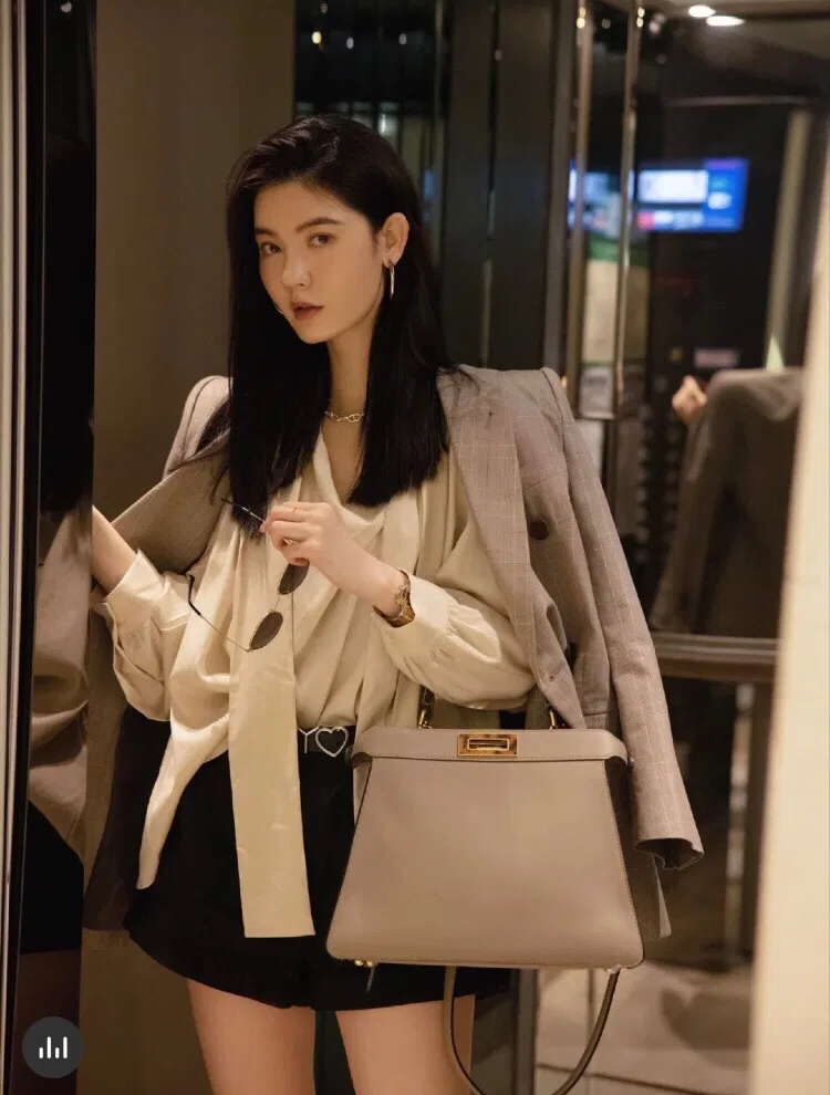 FEN 27FW CMBSDWE 034 토트백 50