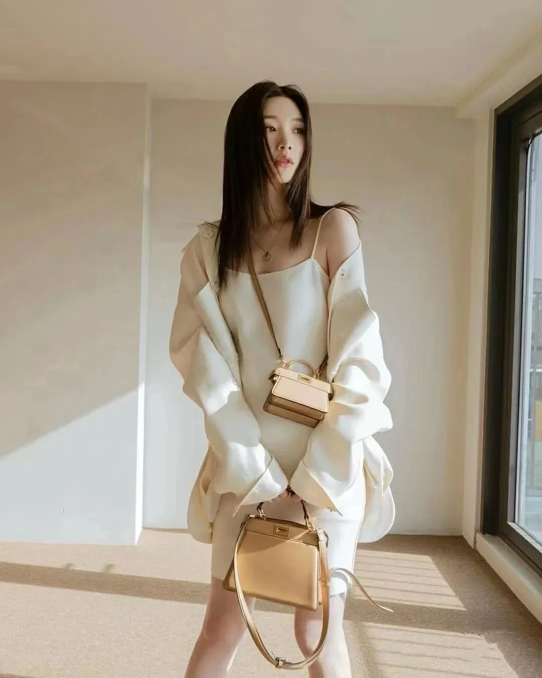 FEN 27FW CMBSDWE 035 토트백 57