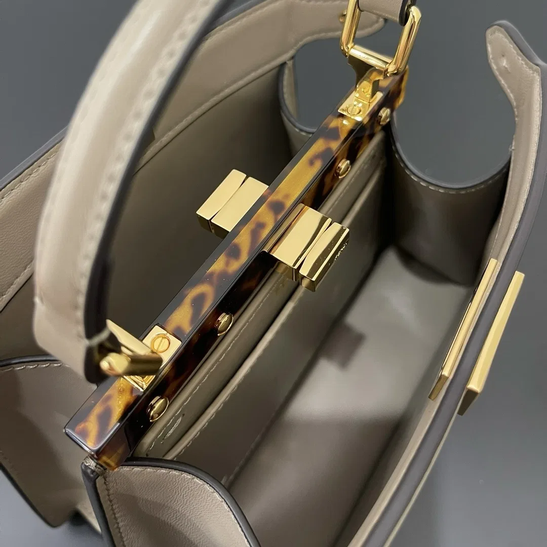 FEN 27FW CMBSDWE 036 토트백 37