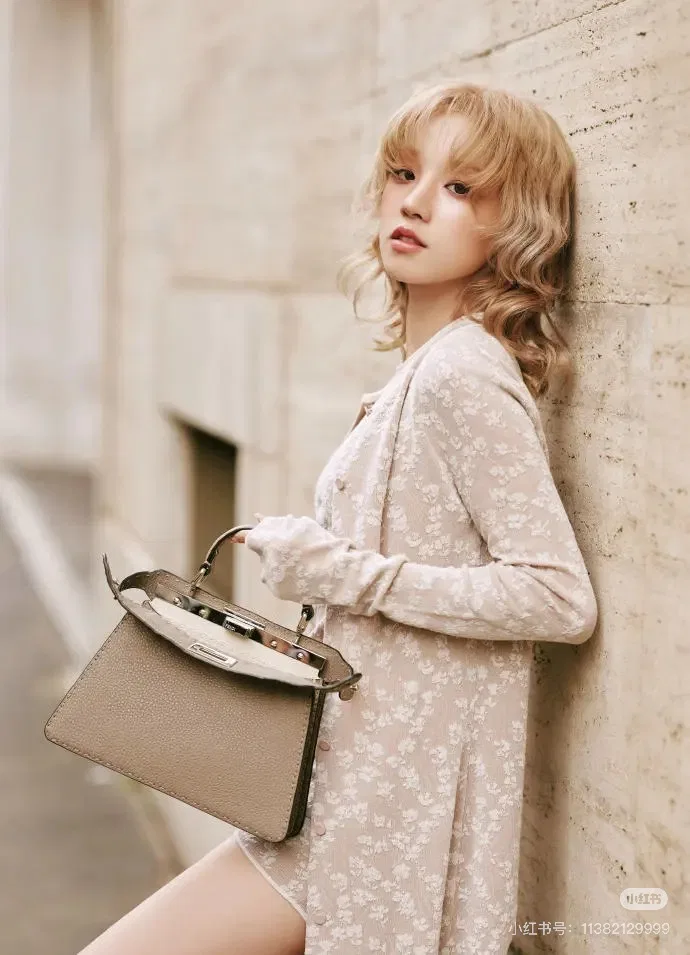 FEN 27FW CMBSDWE 037 토트백 72