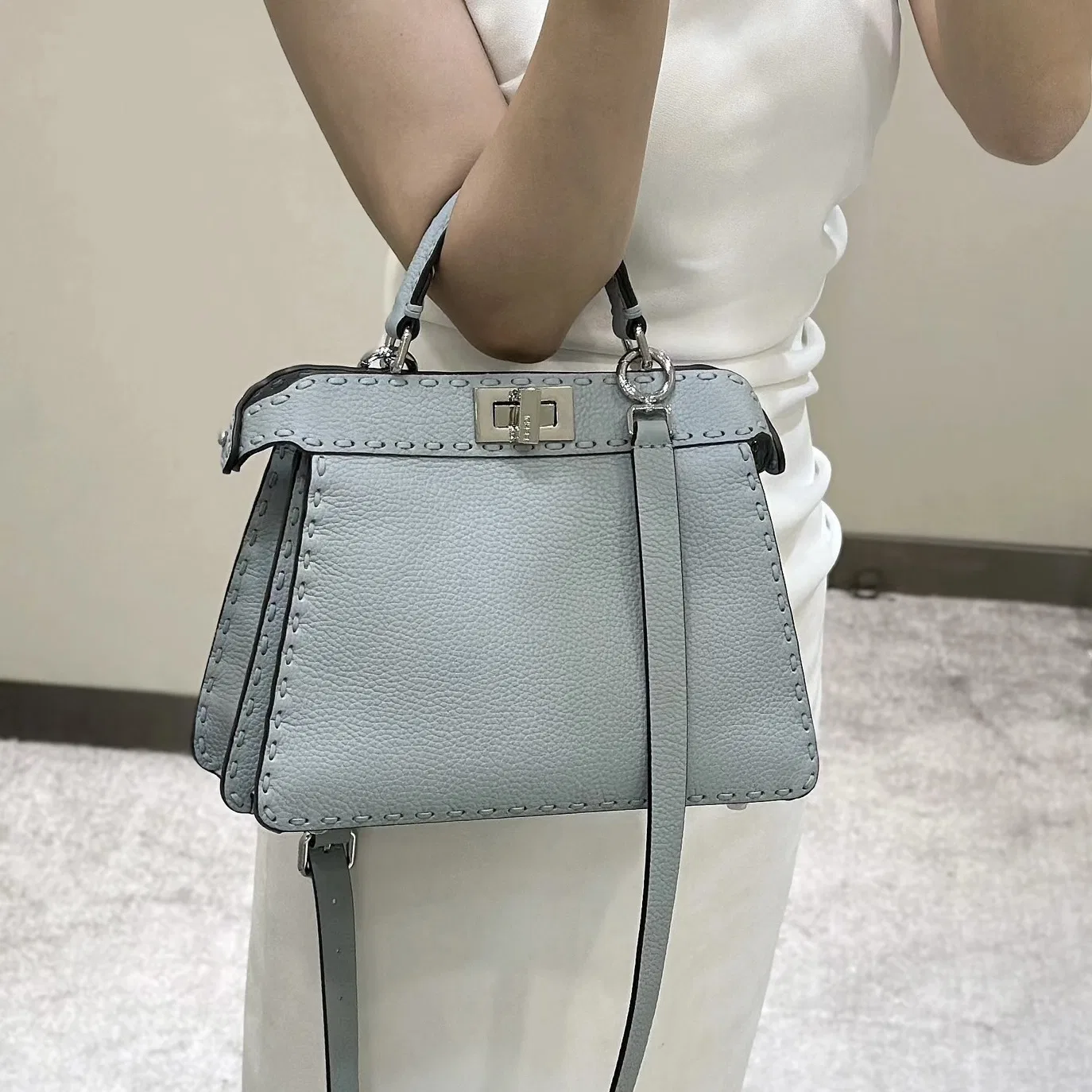 FEN 27FW CMBSDWE 037 토트백 105