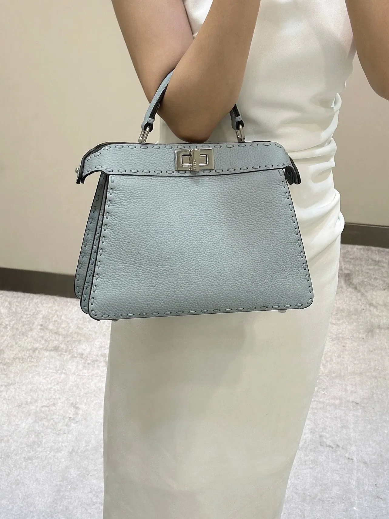 FEN 27FW CMBSDWE 037 토트백 107
