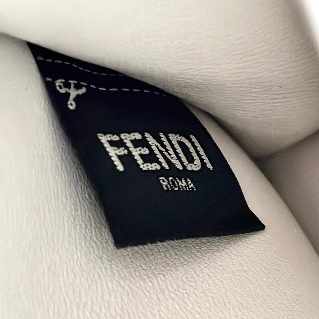 FEN 27FW CMBSDWE 038 미니토트백 8