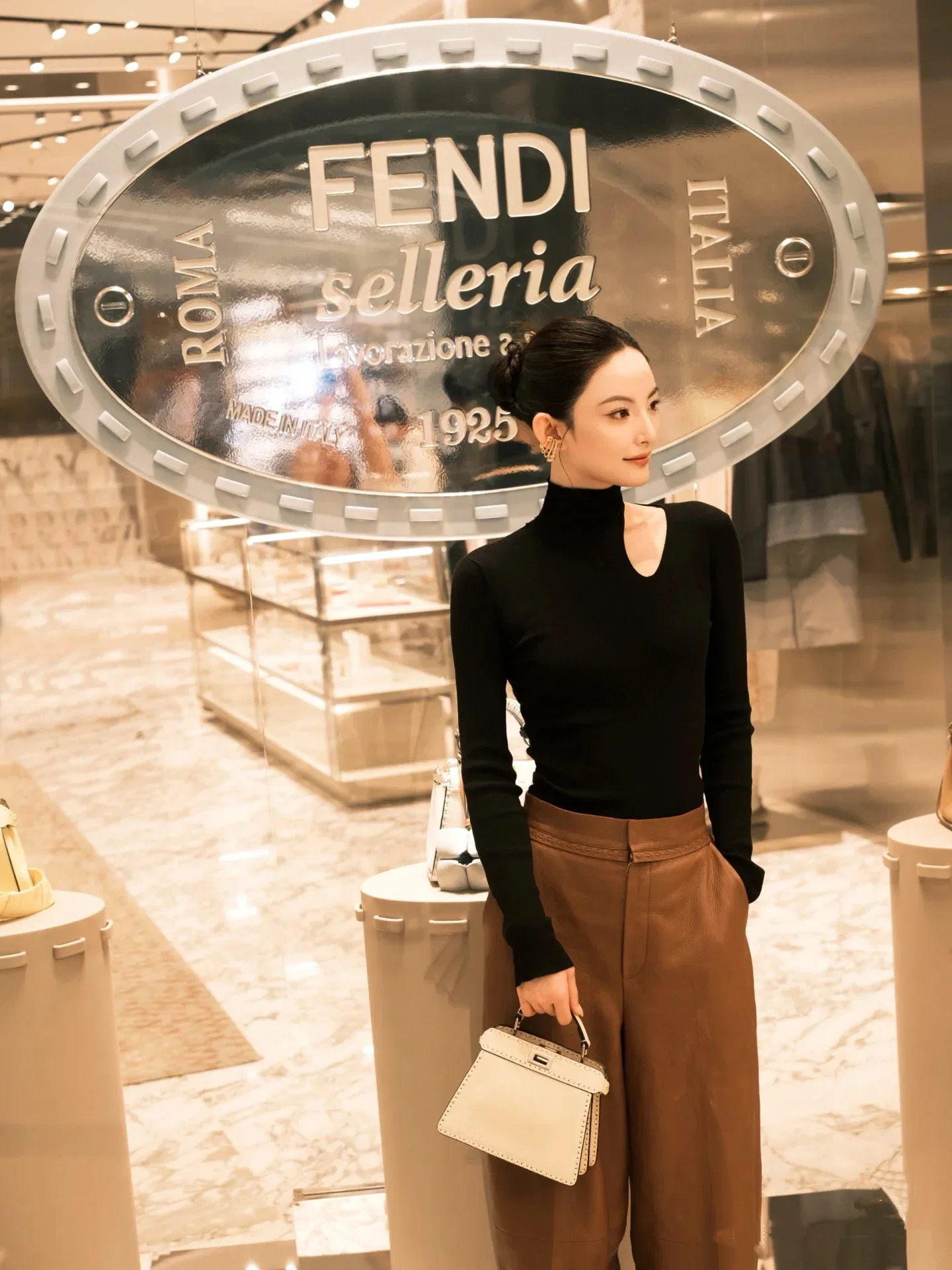 FEN 27FW CMBSDWE 038 미니토트백 10