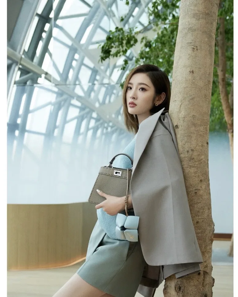 FEN 27FW CMBSDWE 038 미니토트백 35