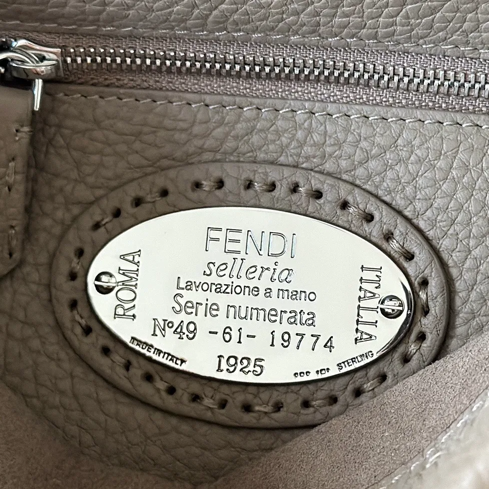 FEN 27FW CMBSDWE 038 미니토트백 92