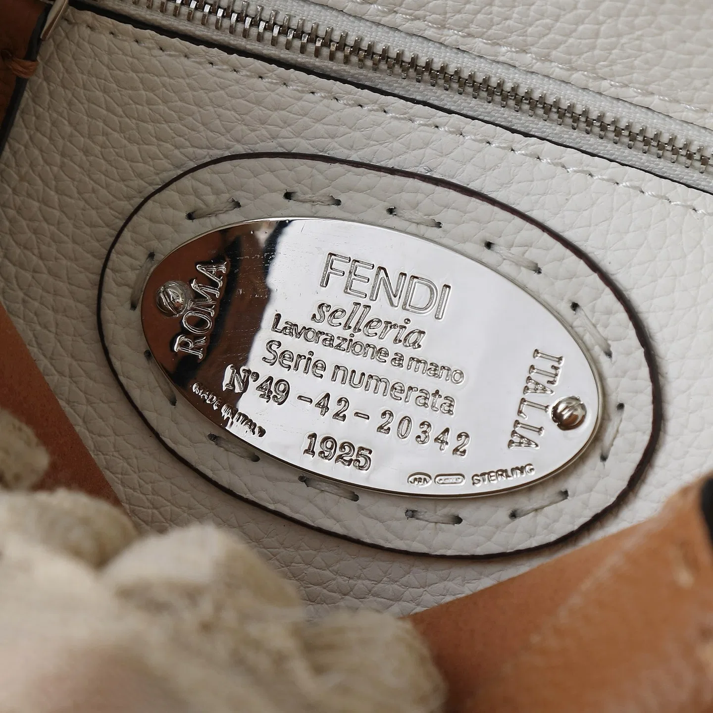 FEN 27FW CMBSDWE 038 미니토트백 104