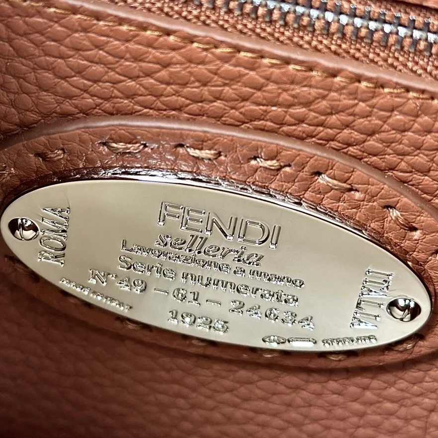 FEN 27FW CMBSDWE 038 미니토트백 116