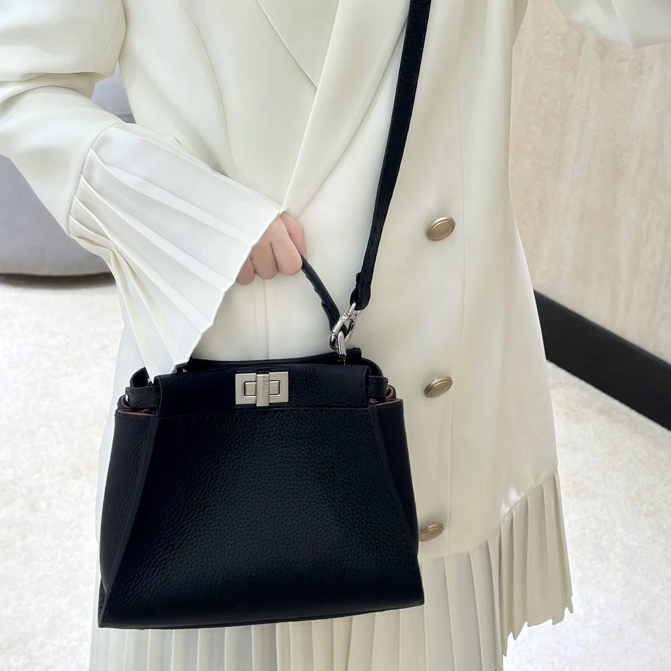FEN 27FW CMBSDWE 038 미니토트백 117