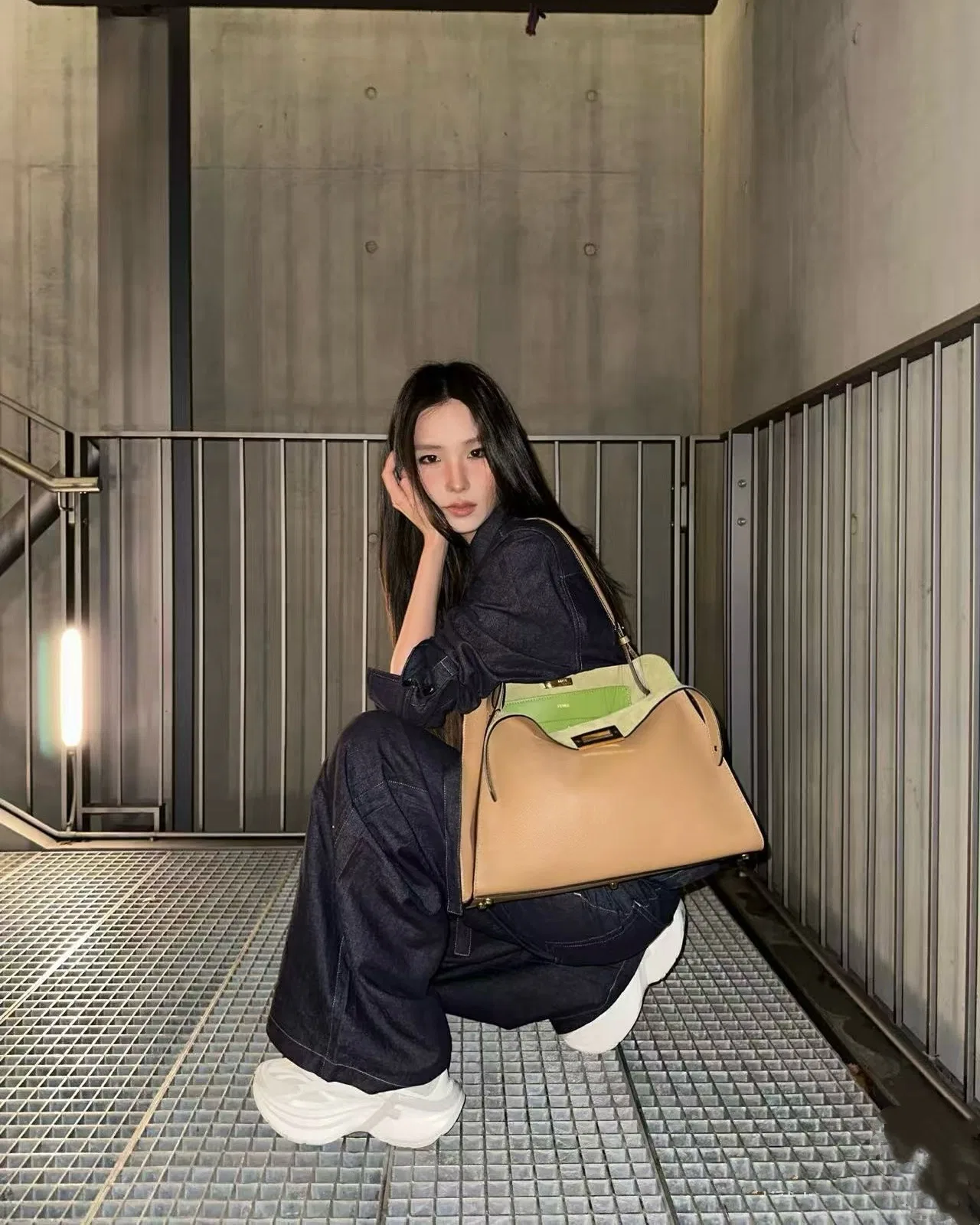 FEN 27FW CMBSDWE 039 숄더백 70
