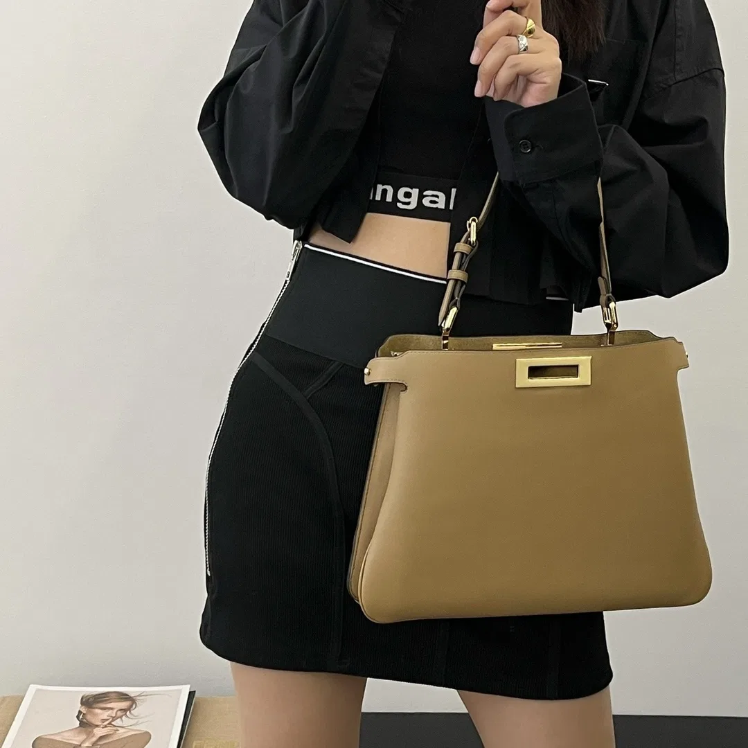 FEN 27FW CMBSDWE 040 토트백 9