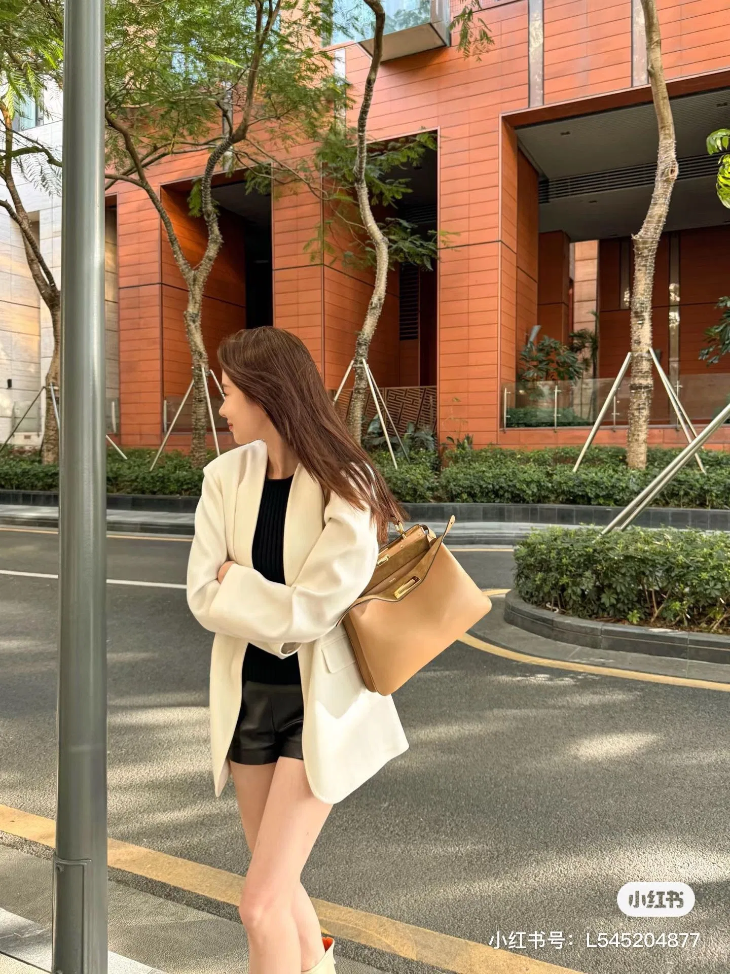 FEN 27FW CMBSDWE 040 토트백 11