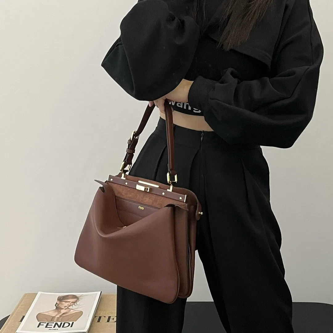 FEN 27FW CMBSDWE 040 토트백 63