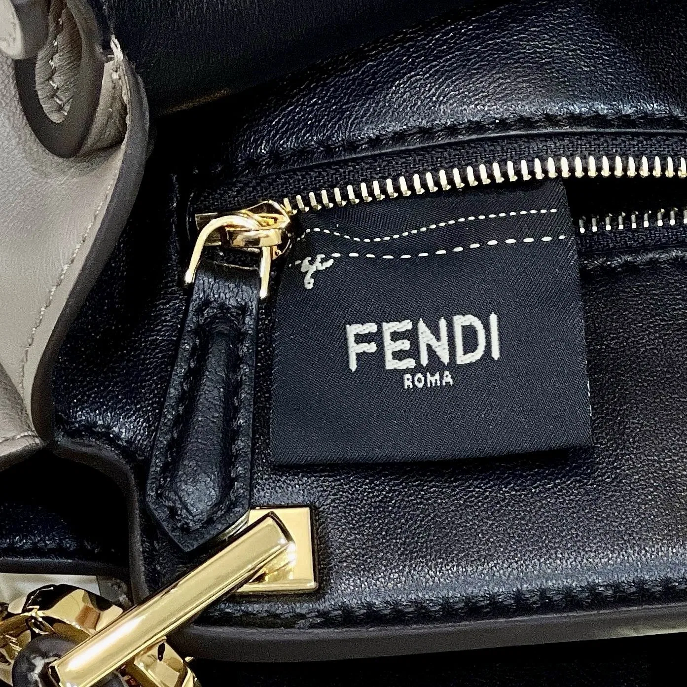 FEN 27FW CMBSDWE 041 토트백 8