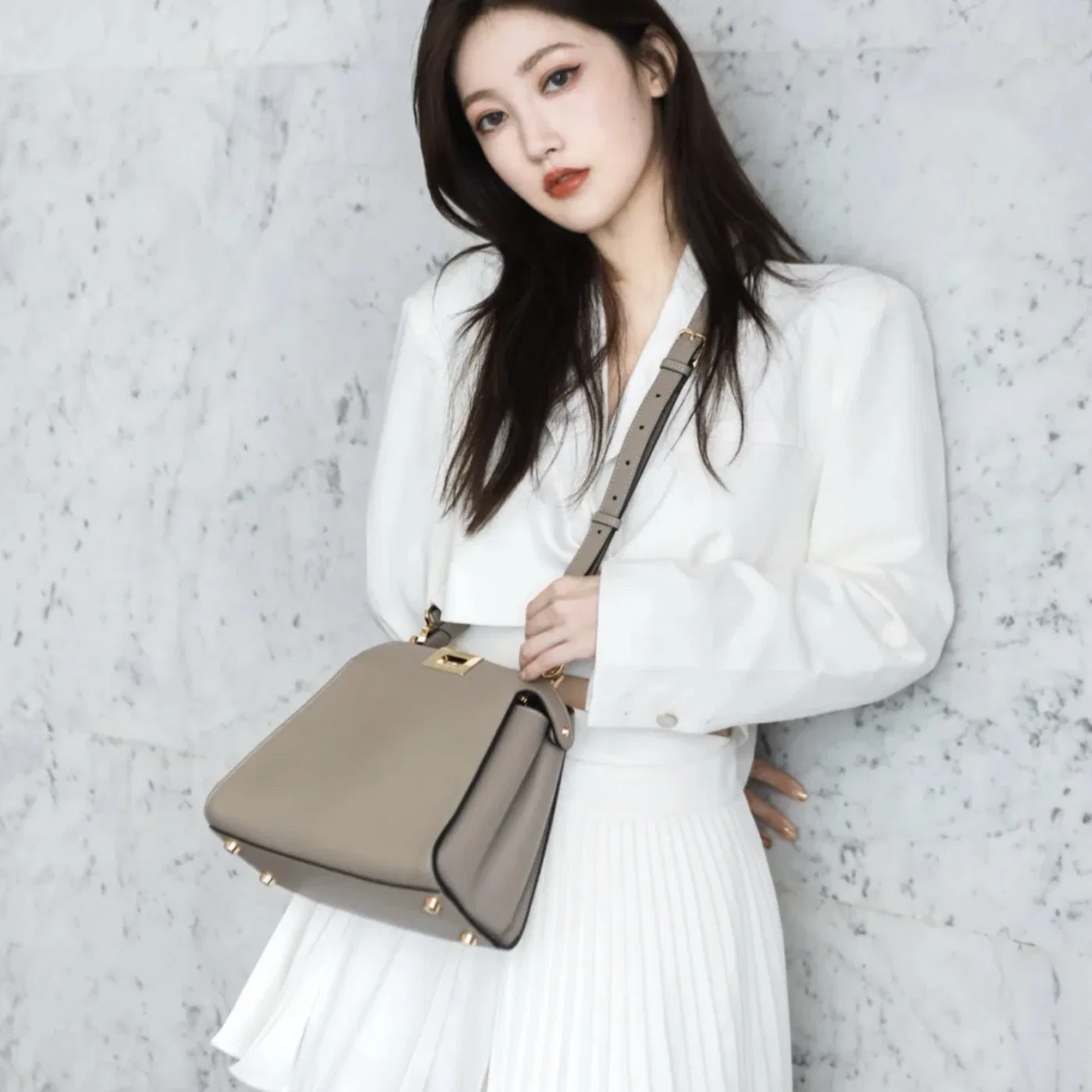 FEN 27FW CMBSDWE 041 토트백 9