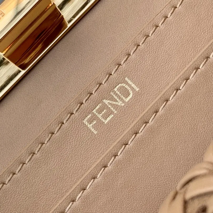 FEN 27FW CMBSDWE 047 미니토트백 8