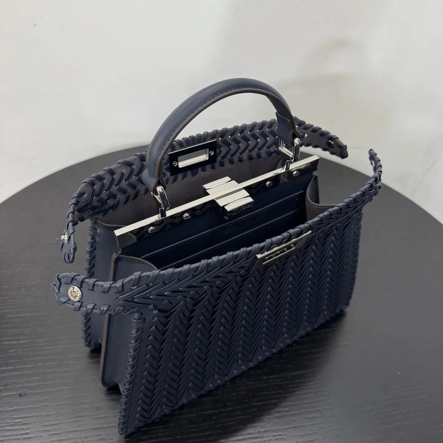 FEN 27FW CMBSDWE 050 토트백 7