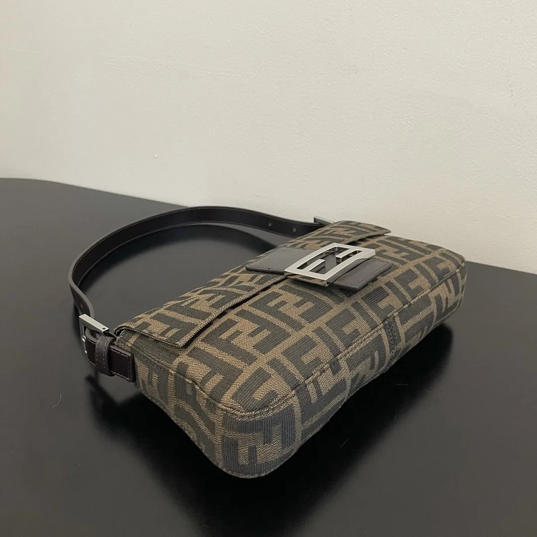 FEN 27FW CMBSDWE 058 숄더백 14