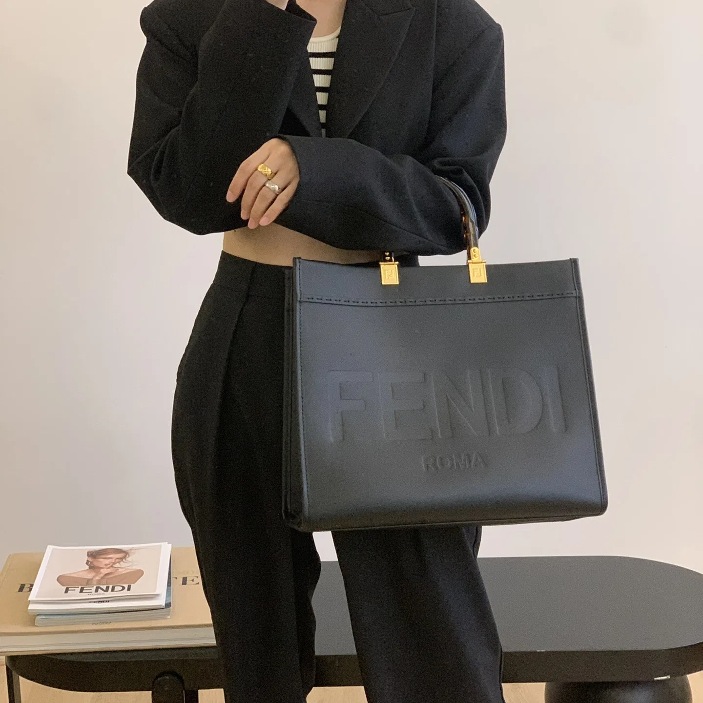 FEN 27FW CMBSDWE 064 숄더백 9