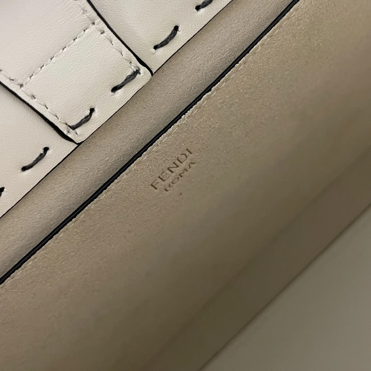 FEN 27FW CMBSDWE 065 미니토트백 8