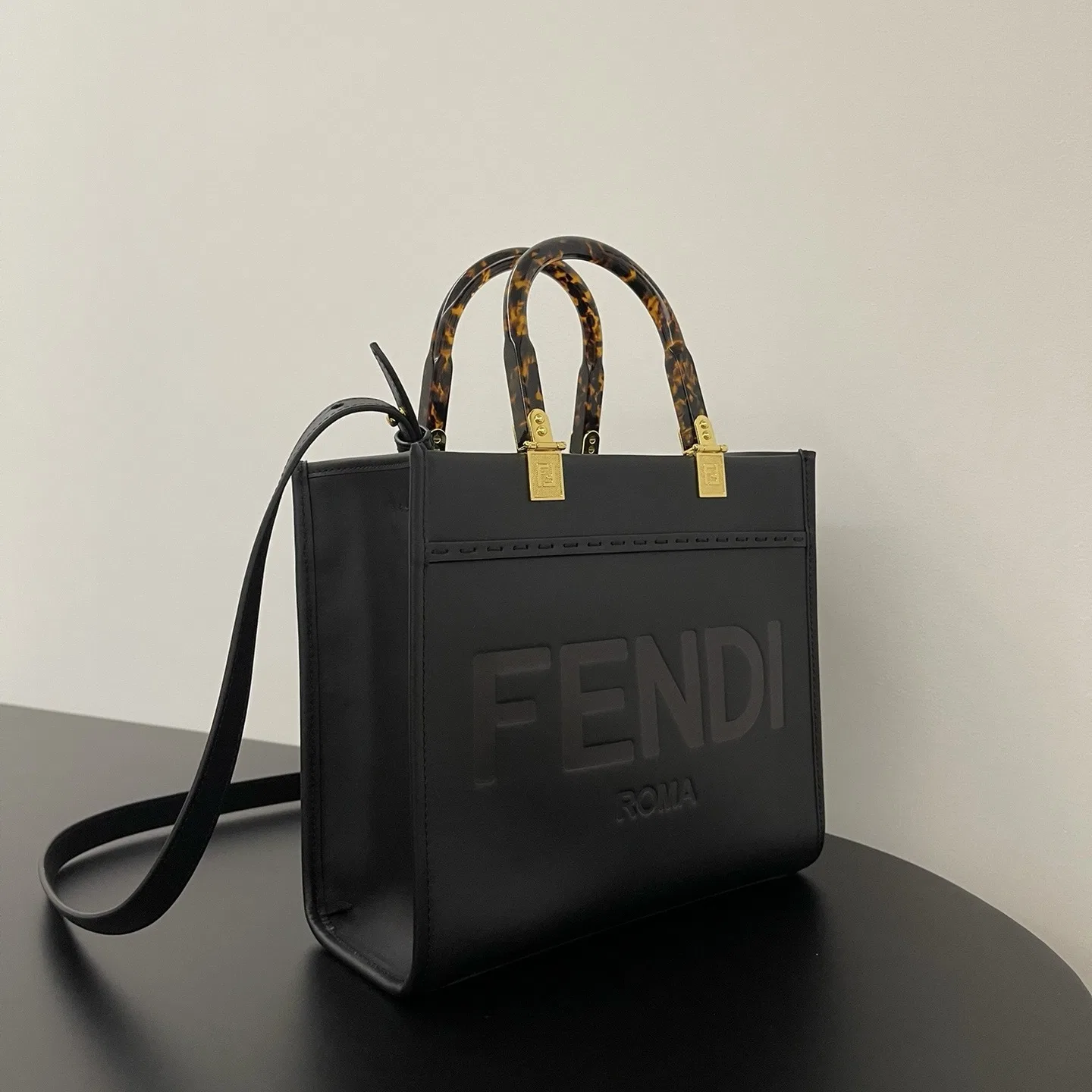 FEN 27FW CMBSDWE 065 미니토트백 14