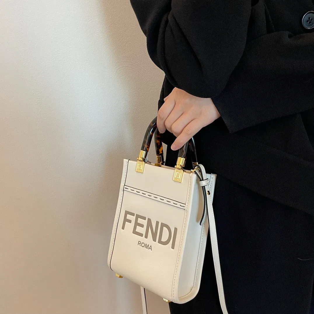 FEN 27FW CMBSDWE 066 미니백 12