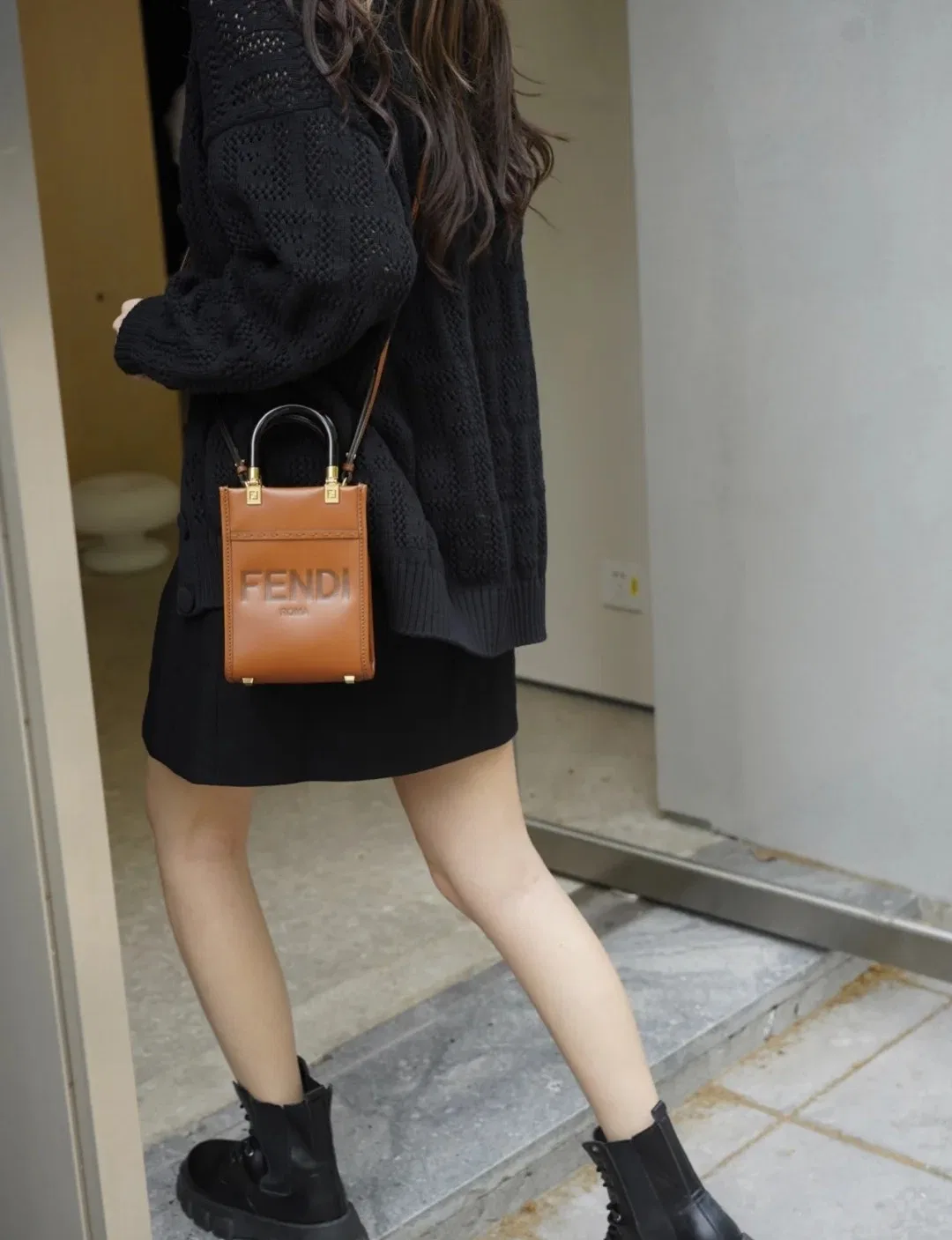 FEN 27FW CMBSDWE 066 미니백 34