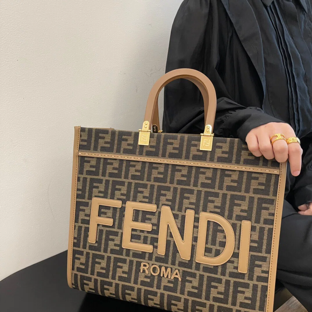 FEN 27FW CMBSDWE 067 토트백 12