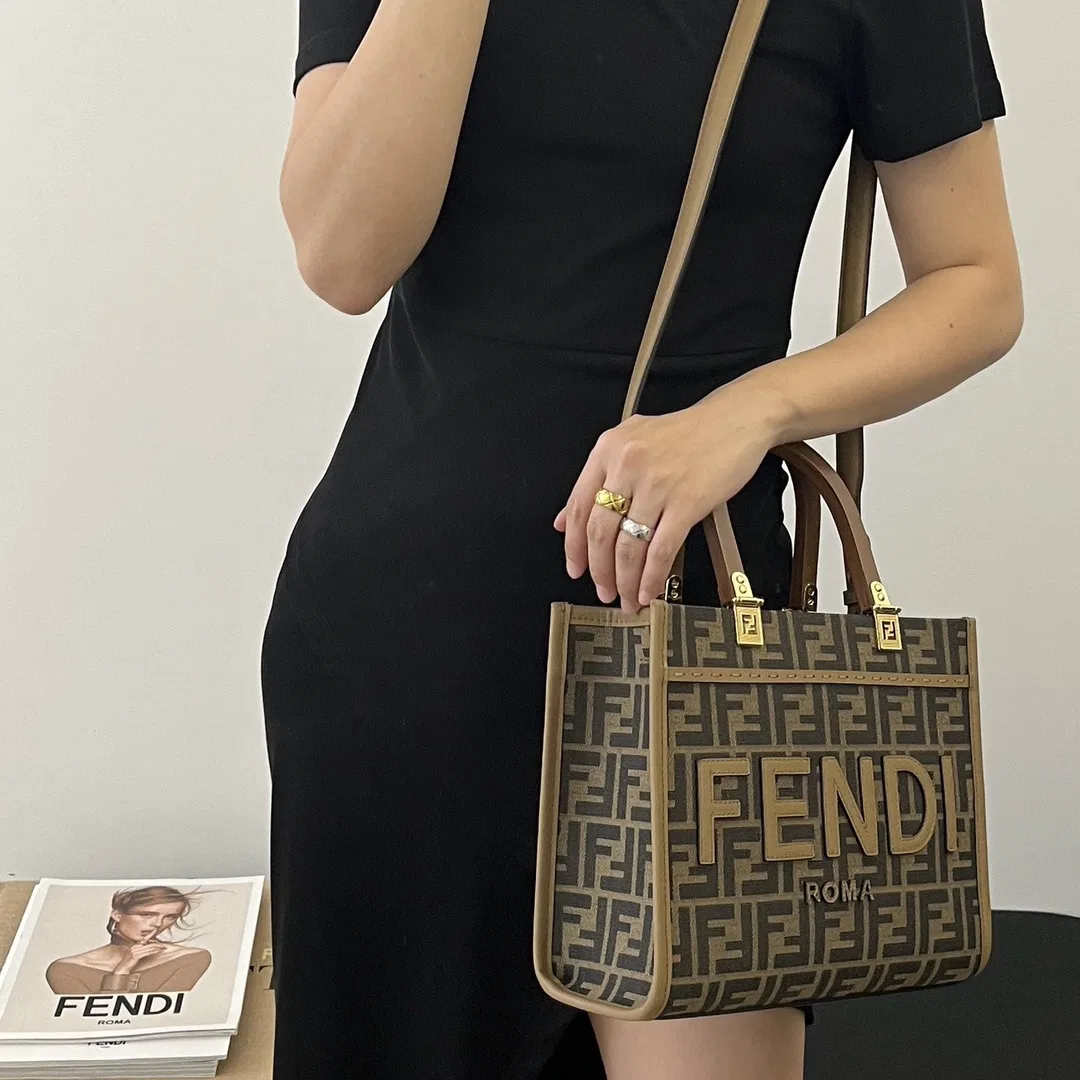 FEN 27FW CMBSDWE 068 미니토트백 9