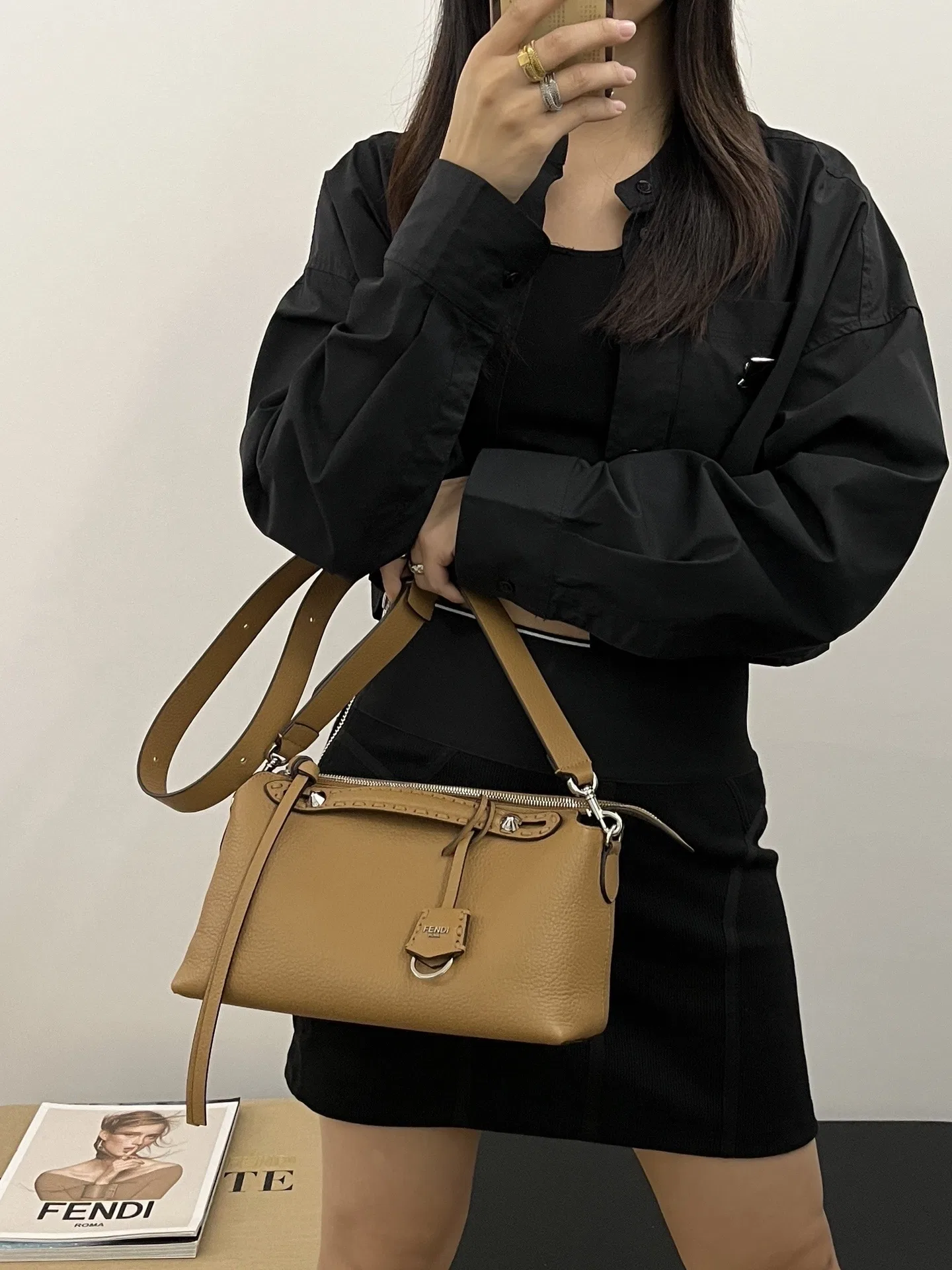 FEN 27FW CMBSDWE 072 크로스백 23