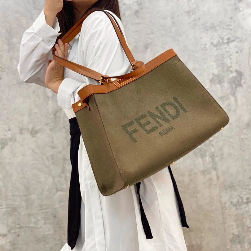FEN 27FW CMBSDWE 074 숄더백 9