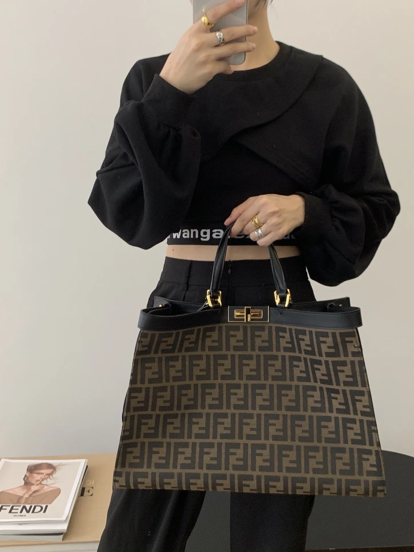 FEN 27FW CMBSDWE 075 숄더백 36