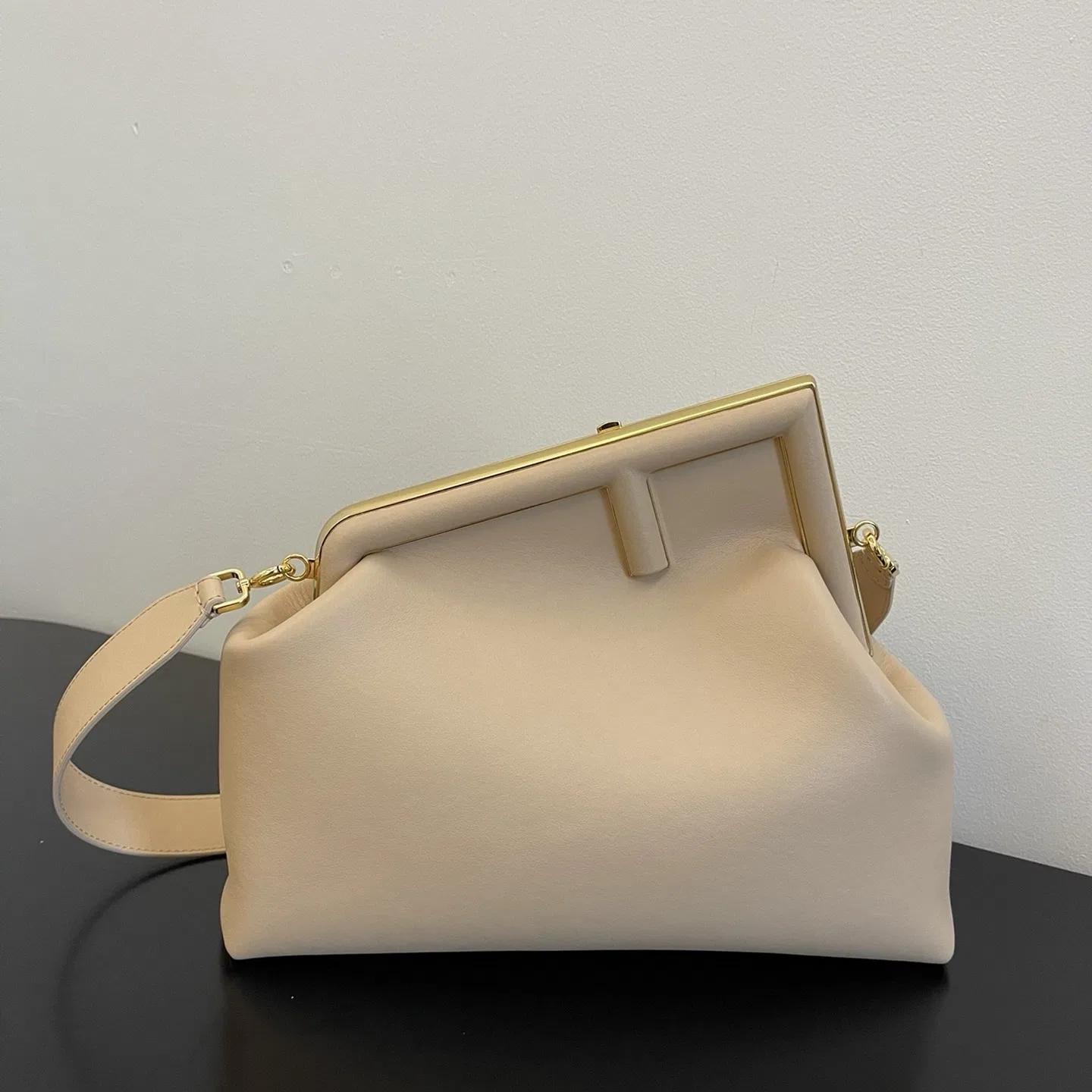 FEN 27FW CMBSDWE 077 숄더백 43