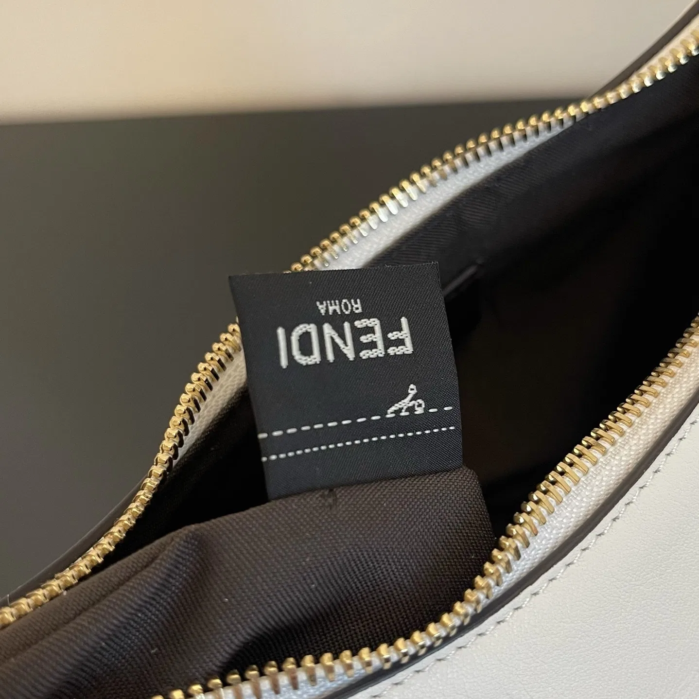 FEN 27FW CMBSDWE 079 토트백 8