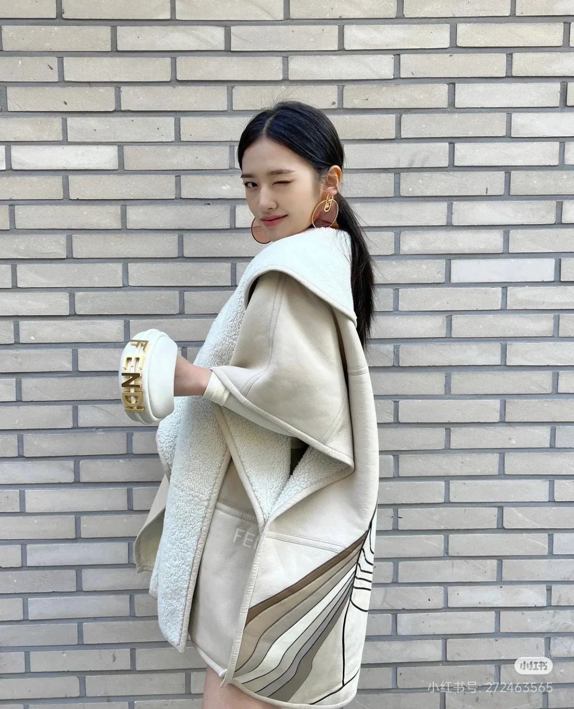FEN 27FW CMBSDWE 081 미니토트백 11