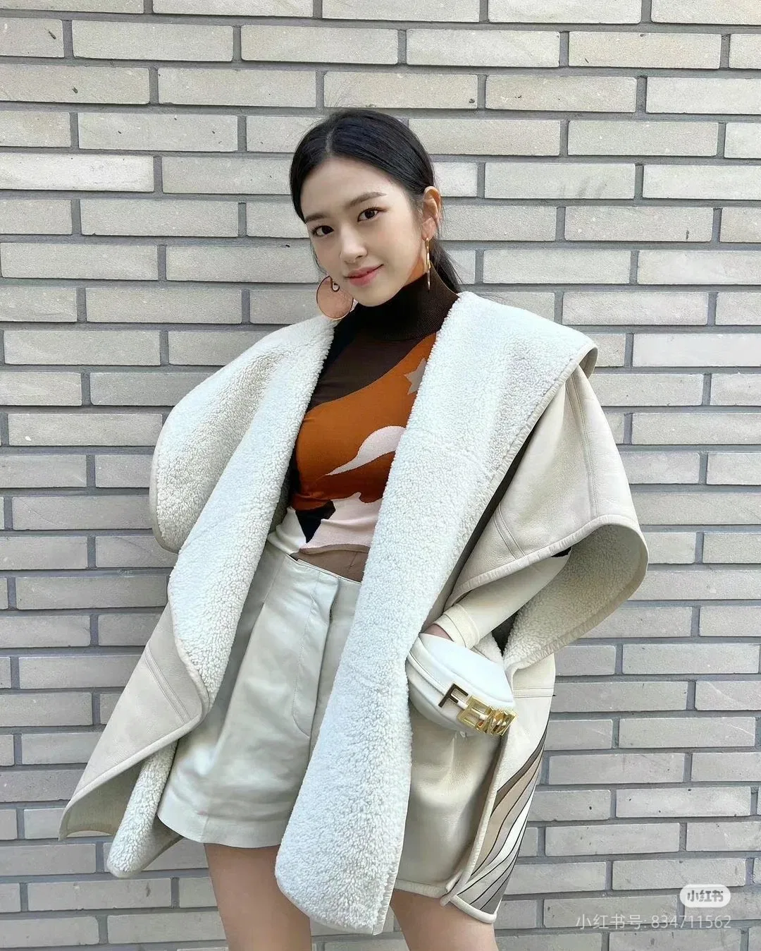 FEN 27FW CMBSDWE 081 미니토트백 12