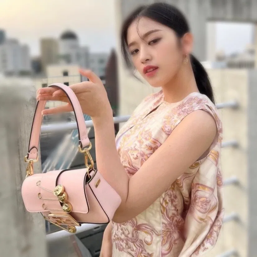 FEN 27FW CMBSDWE 087 숄더백 15